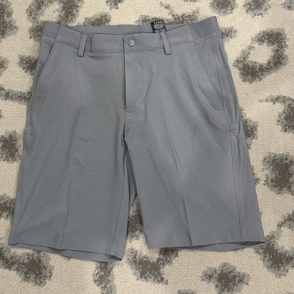 Greg Norman men’s golf shorts size 32